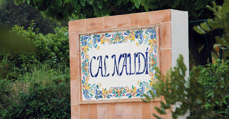 Rótulo de cerámica de Cal Naudí